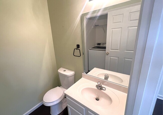 Building Photo - End Unit Townhome - Included in the RENT Water, Trash and Lawncare!