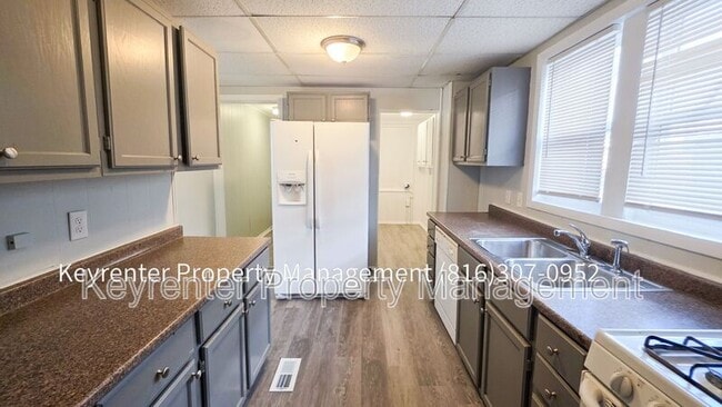 Building Photo - 142 N Bellaire Ave