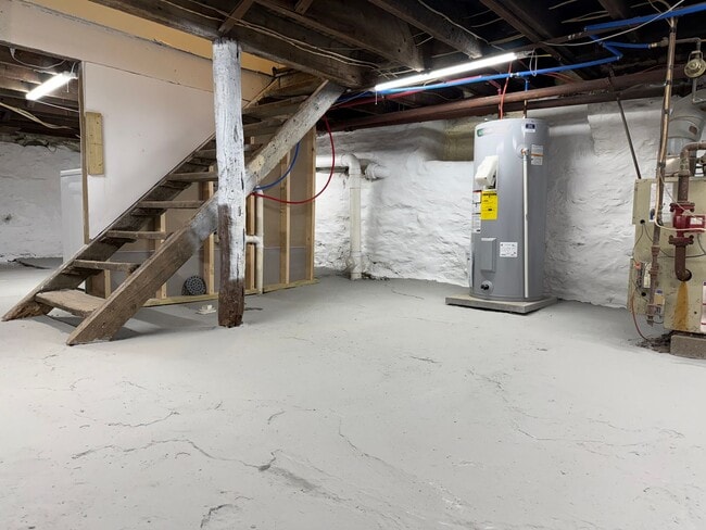 Building Photo - Updated 4BR House now showing!