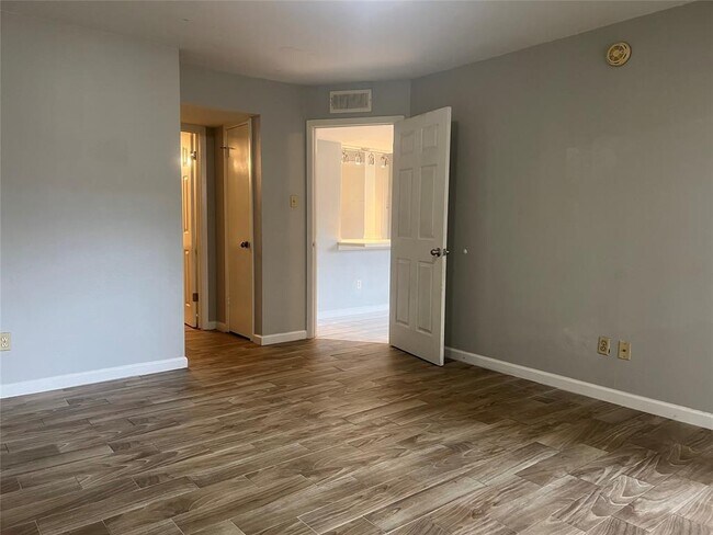 Building Photo - 8419 Hearth Dr