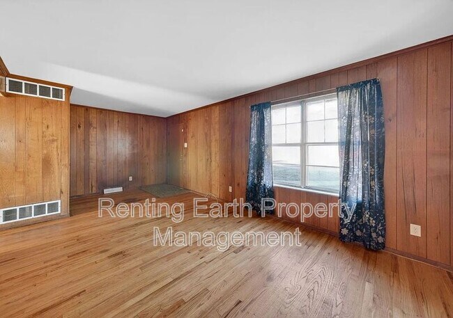 Building Photo - 8908 Scottdale Ave