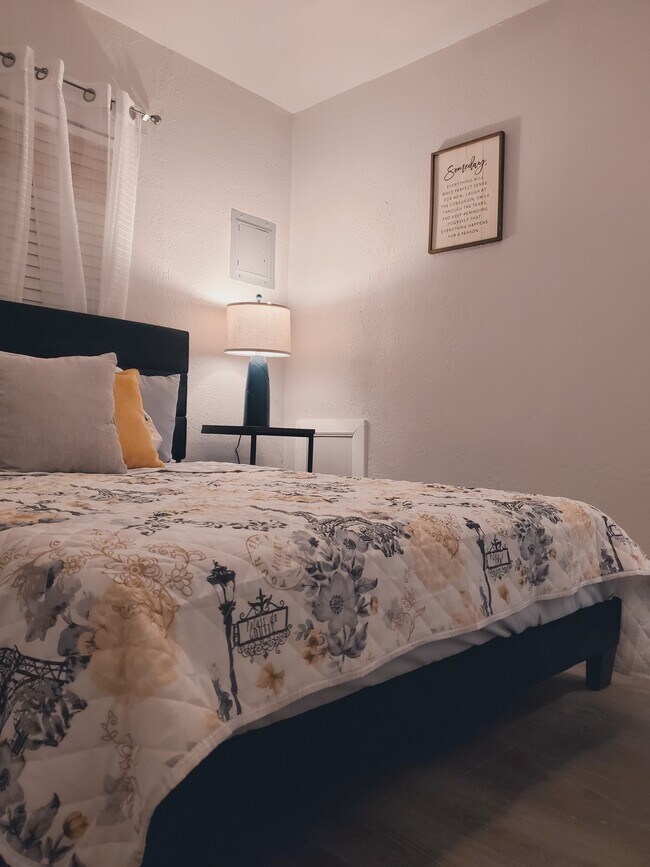 Building Photo - 1538 NE 42nd St