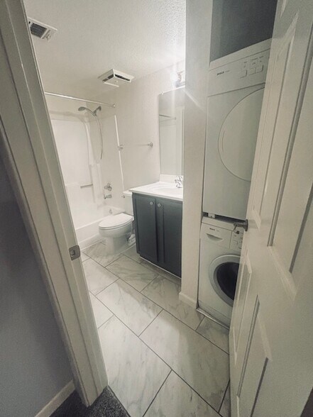 Building Photo - 1720 E Thunderbird Rd