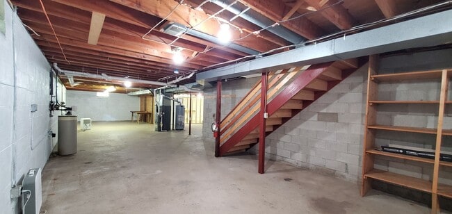 Building Photo - 4 Bedroom Parsonage Property 1 Mile to Fra...