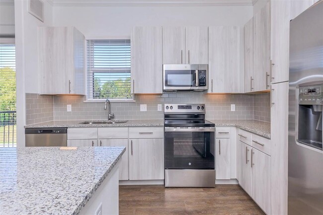 Primary Photo - 3030 Greenbusch Rd