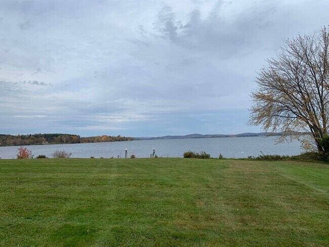 Building Photo - 383 Holbrook Bay Cmns