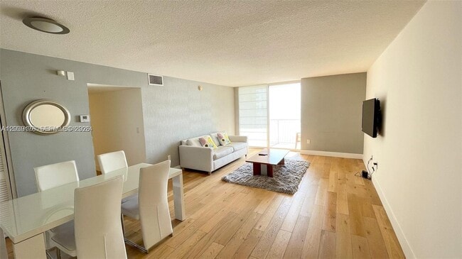 Building Photo - 1200 Brickell Bay Dr