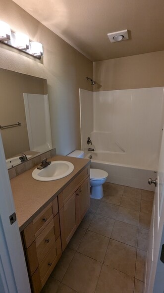 Building Photo - 10425 NE 5th Cir