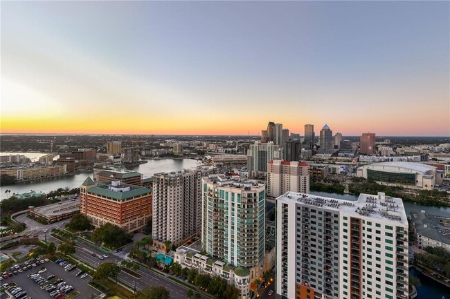 Building Photo - 450 Knights Run Ave