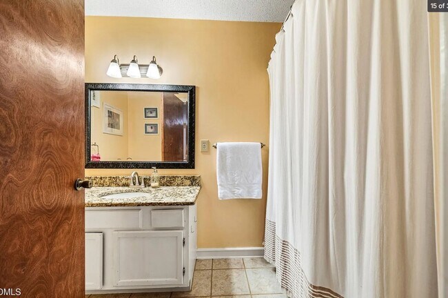 Building Photo - Beautiful & Spacious 3 Bedroom 3 Baths