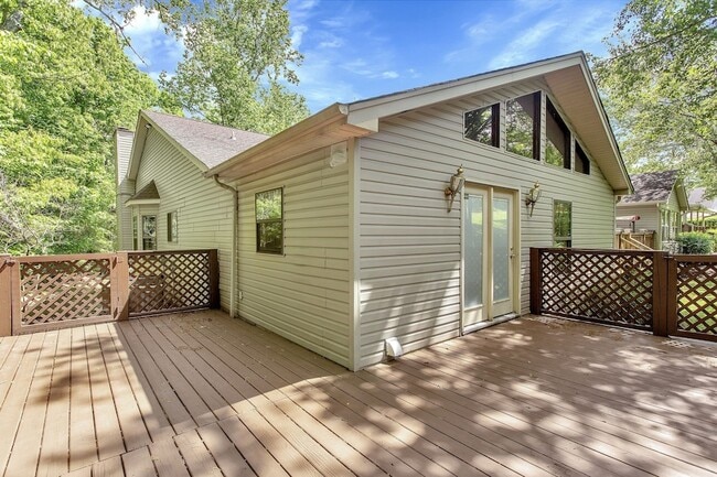 Building Photo - 816 Beazer Ln