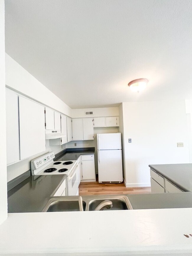 Building Photo - 143 S Zang Way
