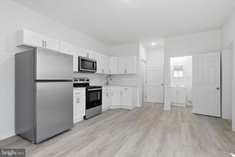 Building Photo - 2209 W Toronto St