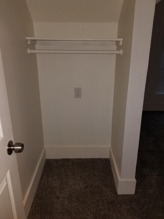 Building Photo - 10 N Touchet St