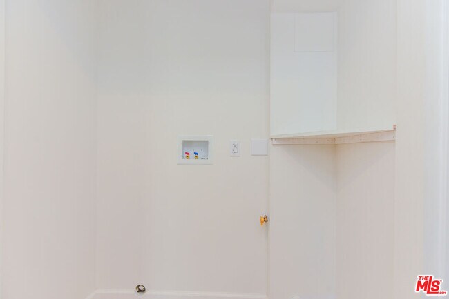 Building Photo - 1855 Euclid St