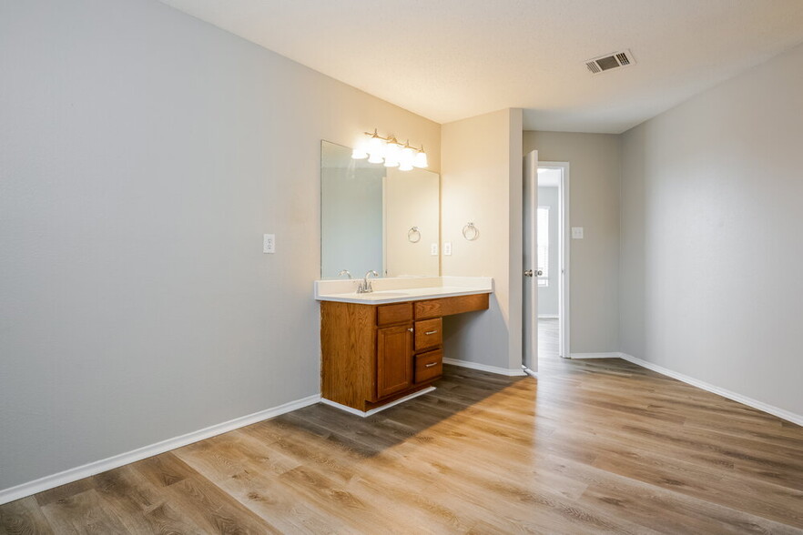 Building Photo - 8126 Mossberg Dr