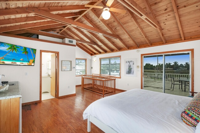 Building Photo - 53 Barry Ave