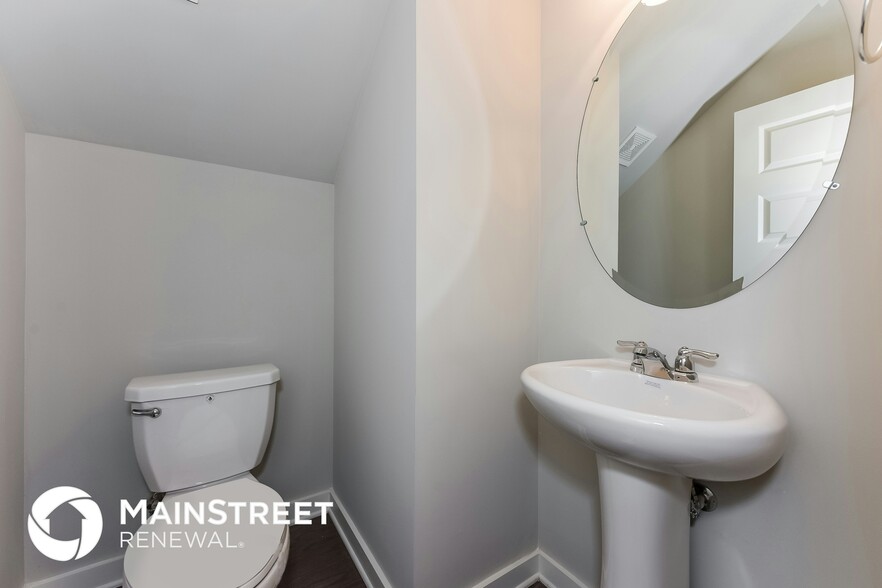 Building Photo - 389 Black Thorn Ln