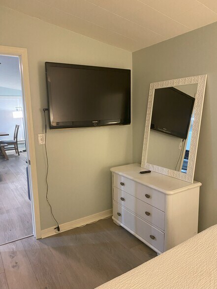 Building Photo - 314 Jasmine Pl