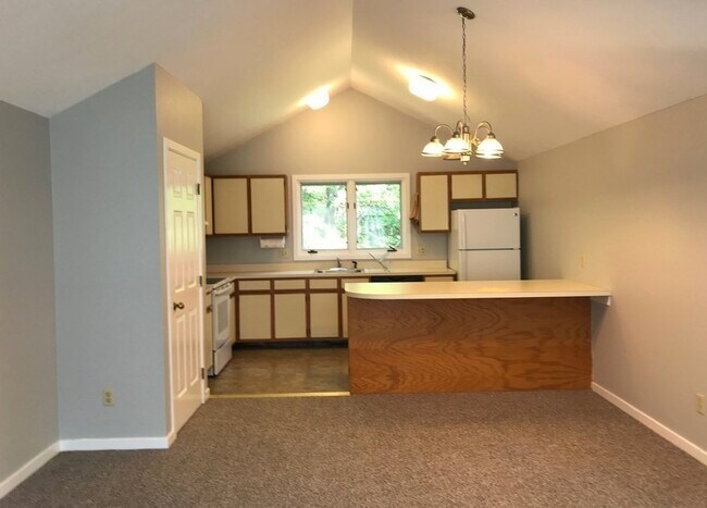 Building Photo - 34 Salem Pl