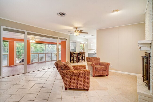 Building Photo - Welcome to this beautiful 3-bedroom, 2-bat...