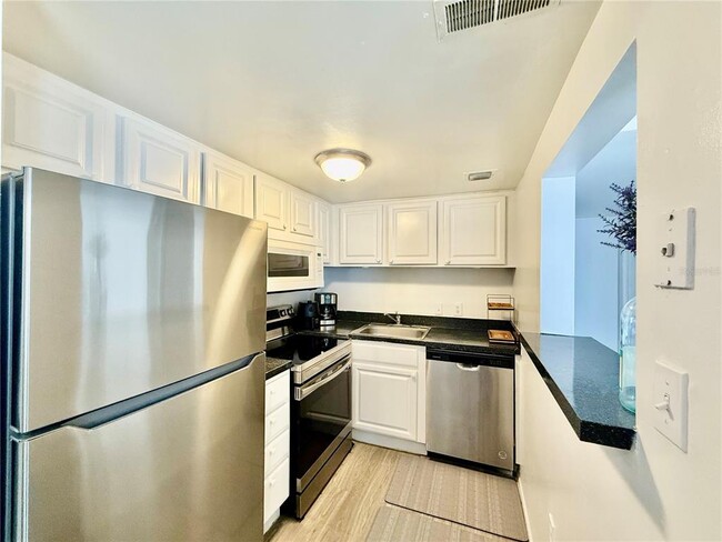 Building Photo - 2507 N Alafaya Trail