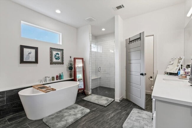 Building Photo - 809 Meadowbend Loop S