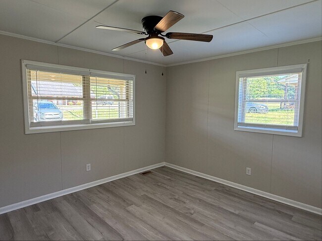 Building Photo - 1771 River Rd