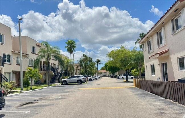 Building Photo - 511 NW 82nd Ave