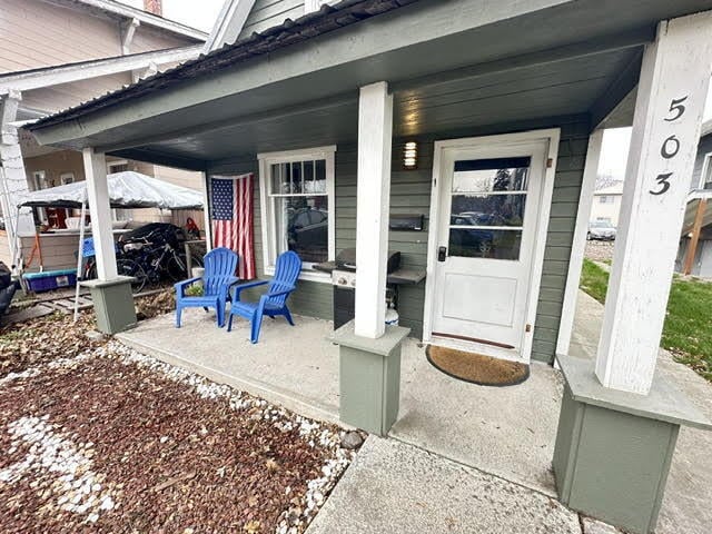 Building Photo - "Charming & Cozy 2-Bedroom Duplex in Prime Moscow Location – 800 Sq Ft of Comfort!"