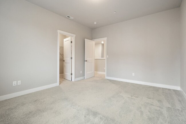 Building Photo - Newer 4-Bedroom Home in Bremerton