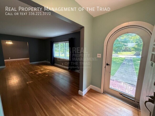 Building Photo - 3300 Anderson Dr