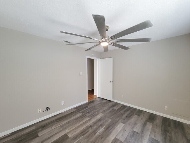 Building Photo - 2220 Bering Dr