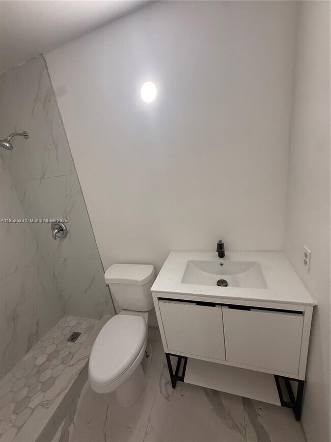 Building Photo - 2313 W 60th St