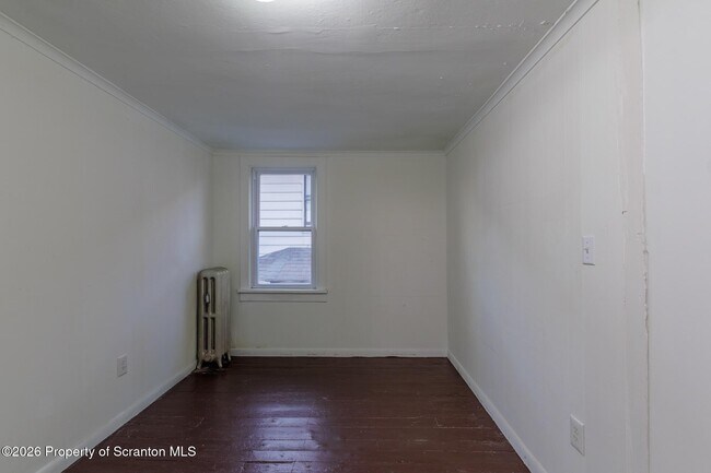 Building Photo - 623 E Elm St