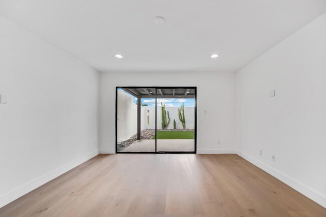 Building Photo - 6814 N 72nd Pl