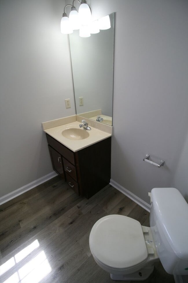 Building Photo - North Point Townhome                   260408