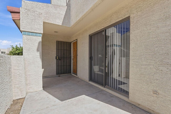 Building Photo - 2020 W Union Hills Dr