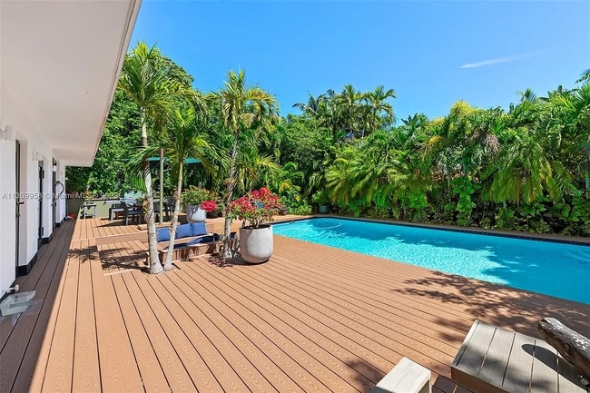 Building Photo - 2815 Regatta Ave