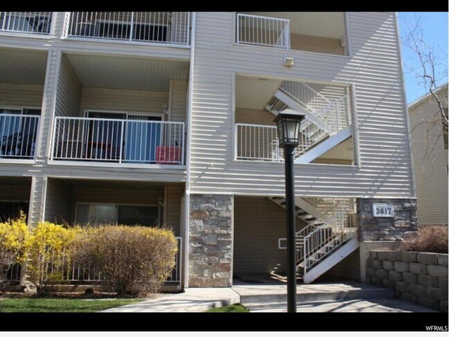 Building Photo - 3845 Canyon River Wy