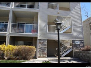 Building Photo - 3845 Canyon River Wy