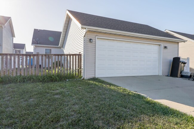 Building Photo - Montgomery- Nova