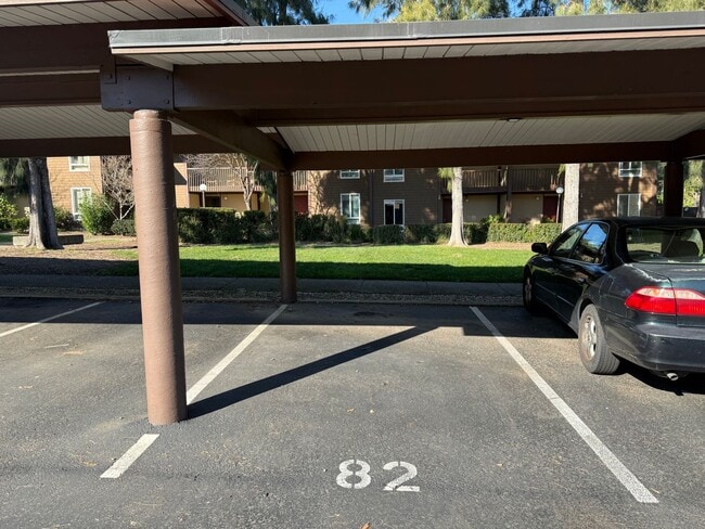 Building Photo - SPACIOUS 3 BEDROOM CONDO IN THE MEADOWS HOA – TERRA LINDA