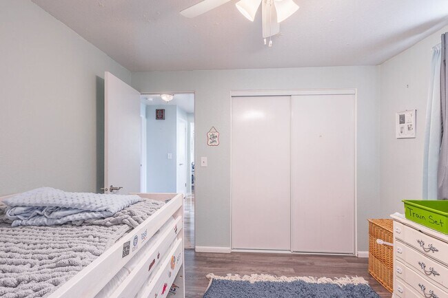 Building Photo - Central Single Family Home