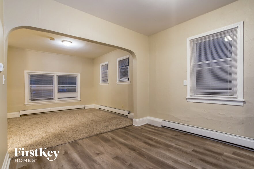 Building Photo - 709 Porter St