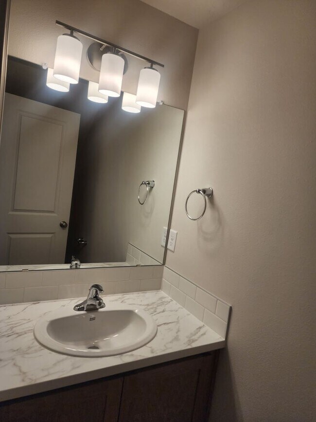 Building Photo - New Construction 3 Bedroom Townhome-Style Duplex – Modern Living in Madras
