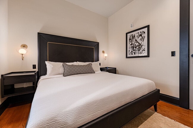 Building Photo - 1011 Canal St