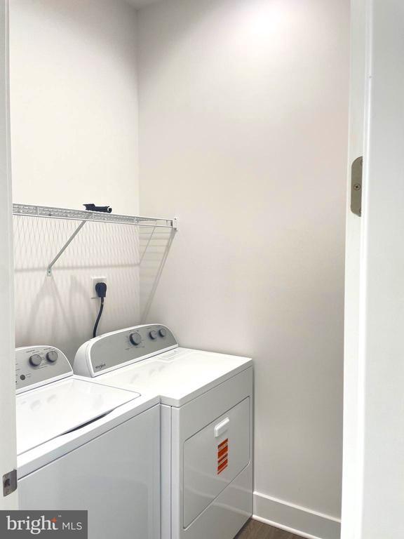 Building Photo - 13 Lockwood Dr