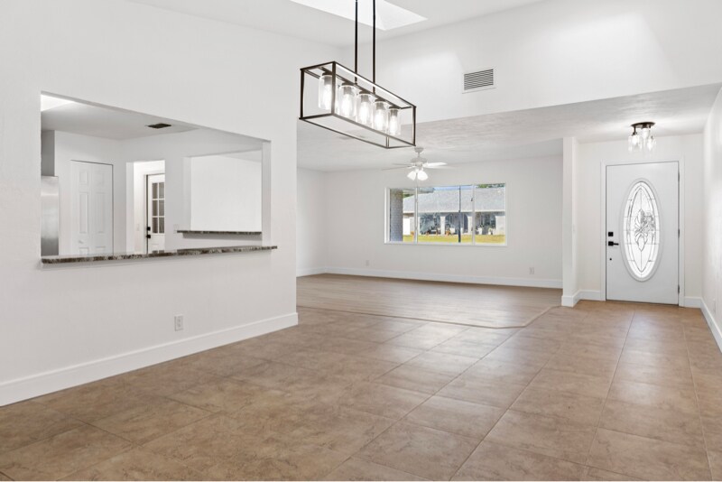 Building Photo - 807 Scrub Oak St