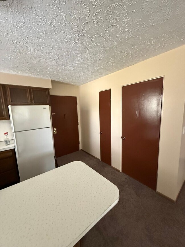 Building Photo - 355 Meadowbrook Ave